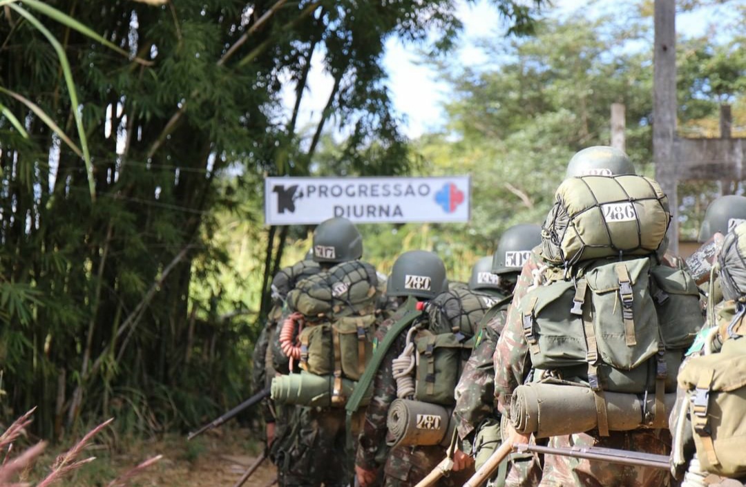 Dobrado 59 Mobral, Dobrado é derivado das marchas europeias, comuns nos  percussos e paradas militares. Para atender um percusso de maior  deslocamento, surgiram os primeiros, By Banda São Caetano